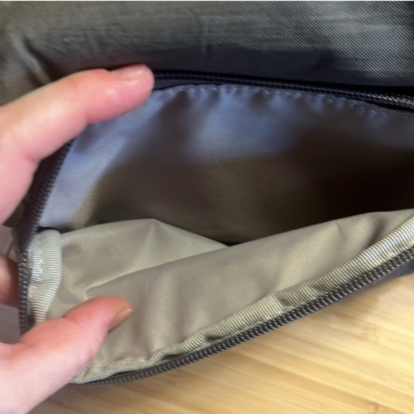 Baggallini small crossbody purse EUC - Picture 4 of 7